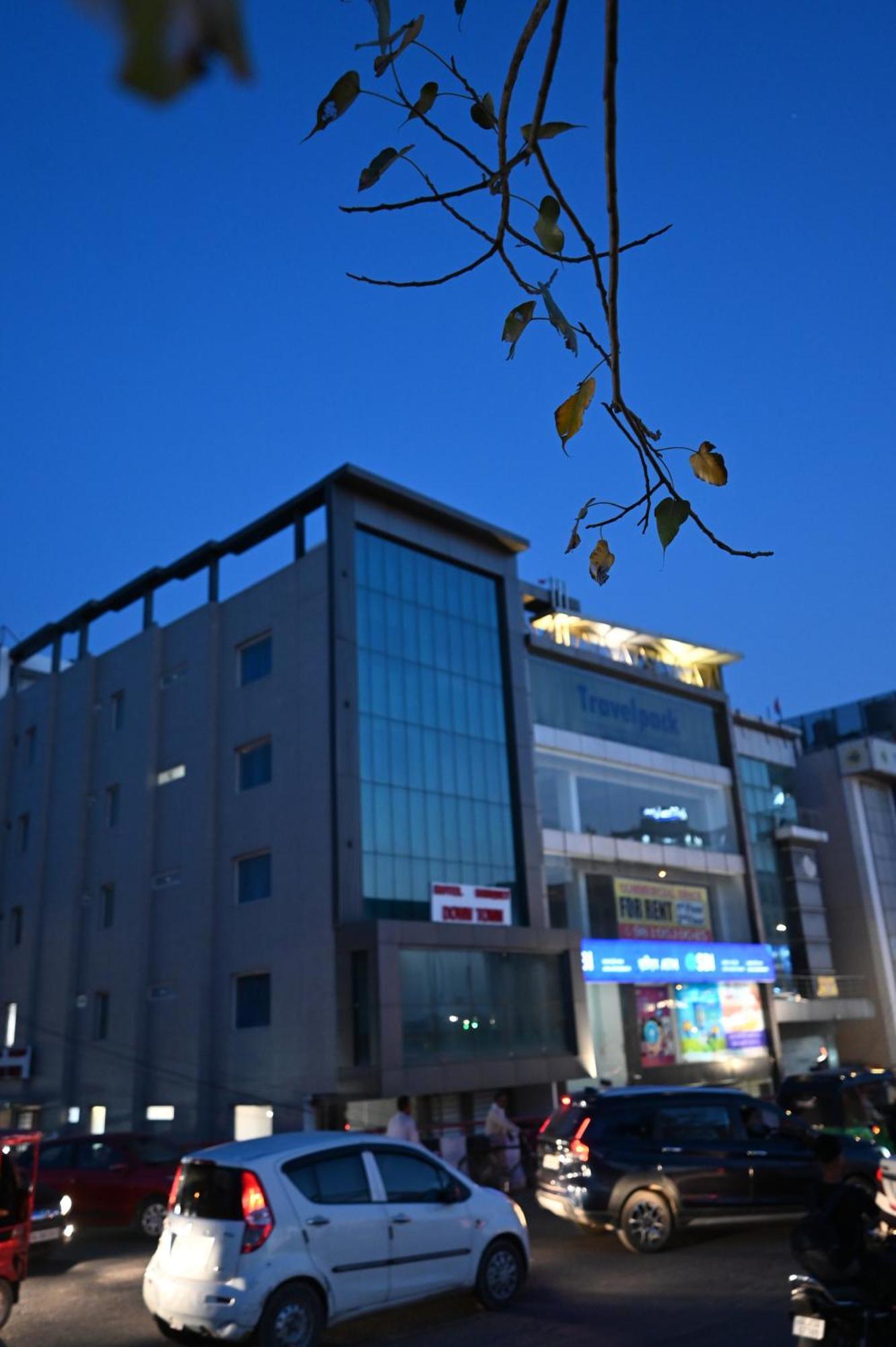 Hotel Down Town Paschim Vihar Delhi  Extérieur photo